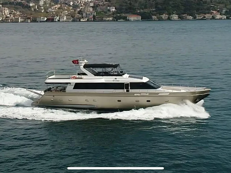Яхта за 550 € в час